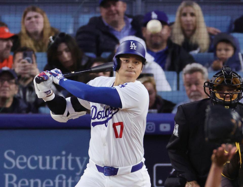 　パドレス戦の８回、中前打を放つ大谷