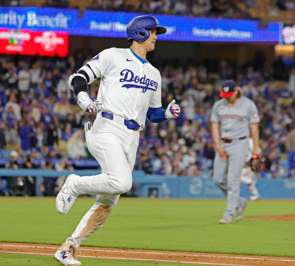 　７回、２死一、二塁の好機に中飛に倒れた大谷（共同）