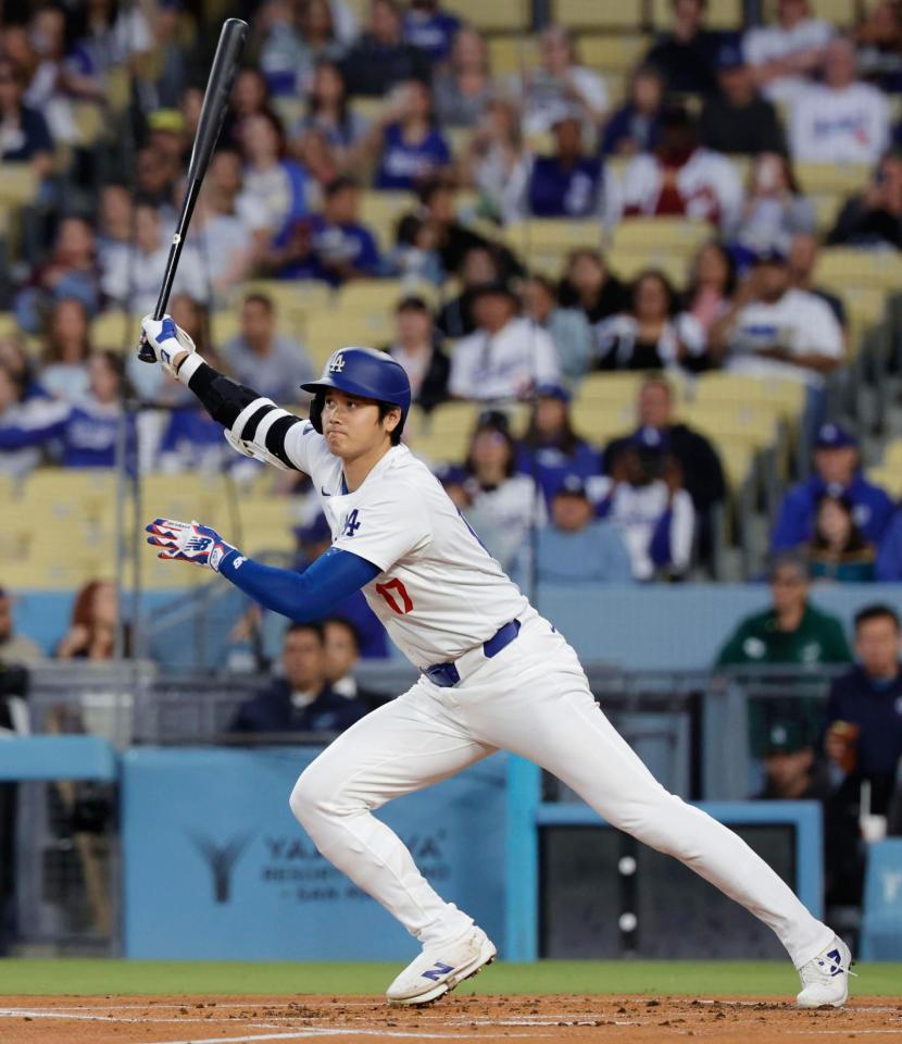 　ナショナルズ戦の１回、左前打を放つ大谷