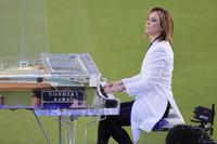 　ドジャースとナショナルズの試合前に、米国国歌を生演奏するＹＯＳＨＩＫＩ（共同）