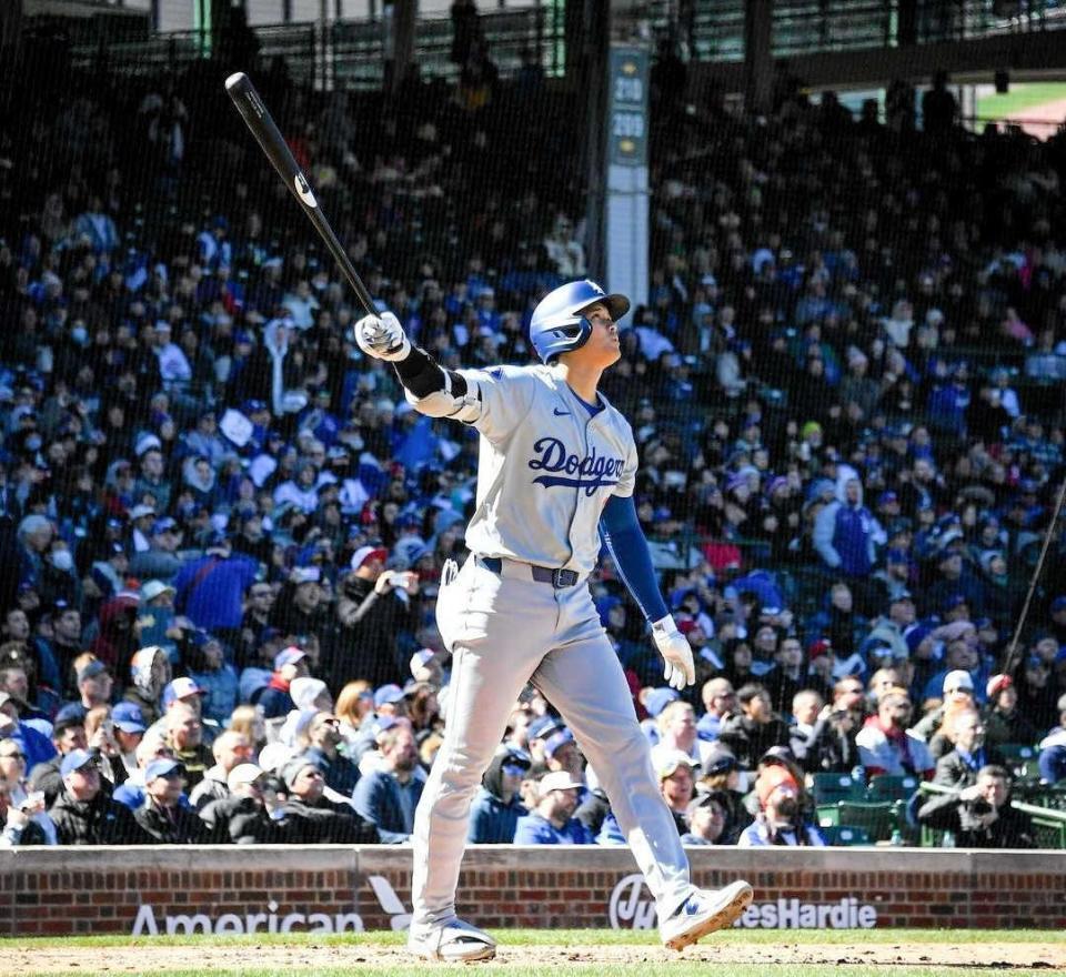 　本塁打を放つ大谷翔平（ロサンゼルス・ドジャース提供）