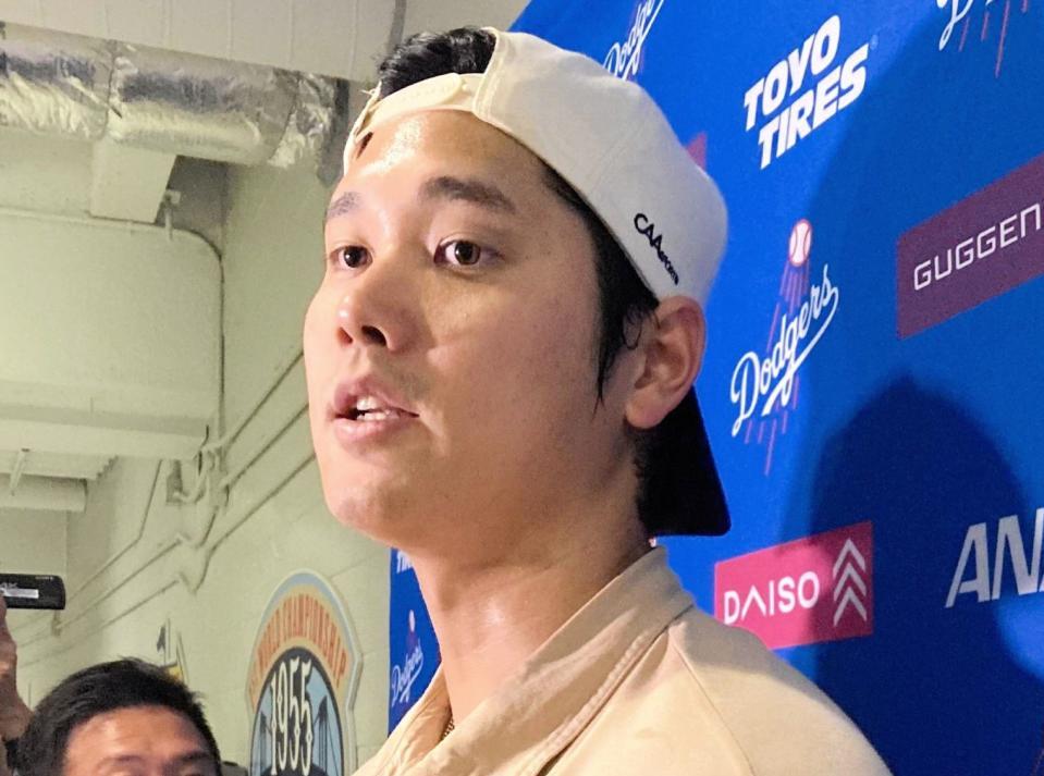 　試合後、取材に応じた大谷翔平（撮影・小林信行）