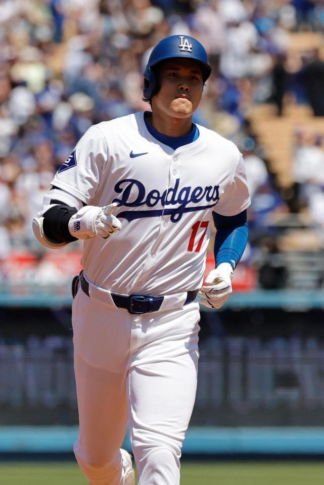 　３回、先制の５号２ランを放った大谷