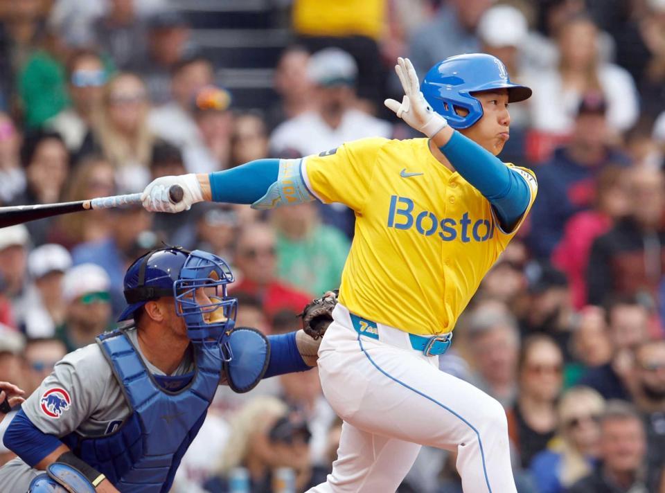 　２回、左前打を放つレッドソックス・吉田（共同）