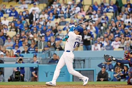 　３回、８号ソロを放つ大谷