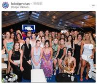 　ドジャーワイブスのインスタグラム（ｌａｄｏｄｇｅｒｗｉｖｅｓ）より 