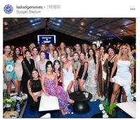 　ドジャーワイブスのインスタグラム（ｌａｄｏｄｇｅｒｗｉｖｅｓ）より 