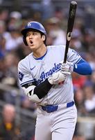 　６回、四球を選んだ大谷（ＵＳＡトゥデー・ロイター＝共同）