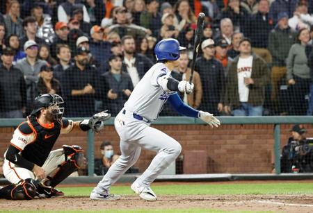 ドジャース・大谷翔平が３戦連続マルチ　五回に中前打、九回に左前打　打率・３６４は両リーグ１位　２個の見逃し三振には首振る