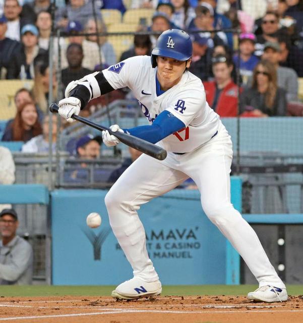 大谷翔平が第1打席でびっくりセーフティーバント 内野安打で出塁 2年