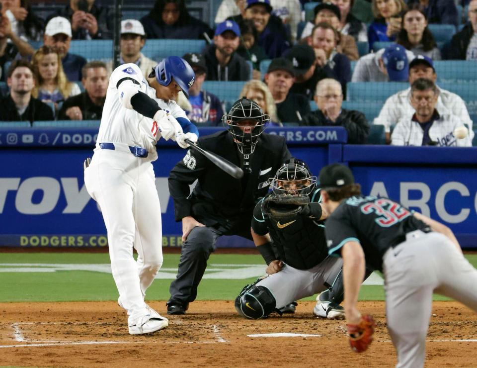 　４回、二塁打を放つ大谷