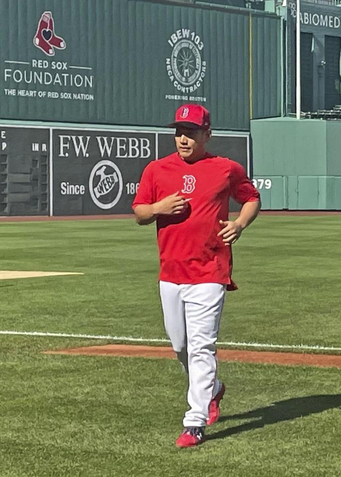 　ランニングするレッドソックス・吉田