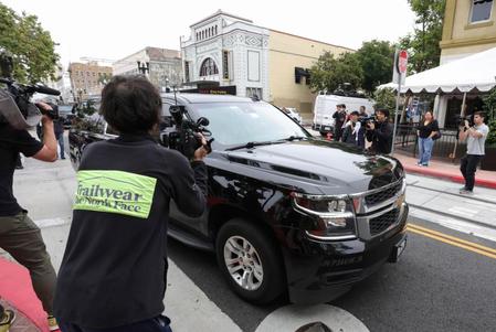 　米連邦地裁を後にする水原一平被告を乗せた車＝カリフォルニア州サンタアナ（共同）