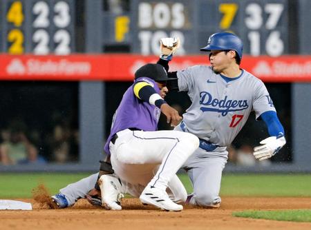 　８回、二盗を決めるドジャース・大谷（共同）