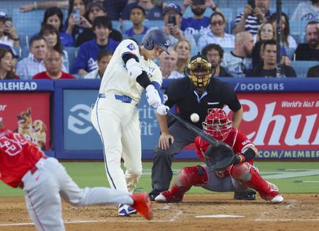 　３回、３試合連続本塁打となる２３号２ランを放つ大谷（提供・共同通信社）