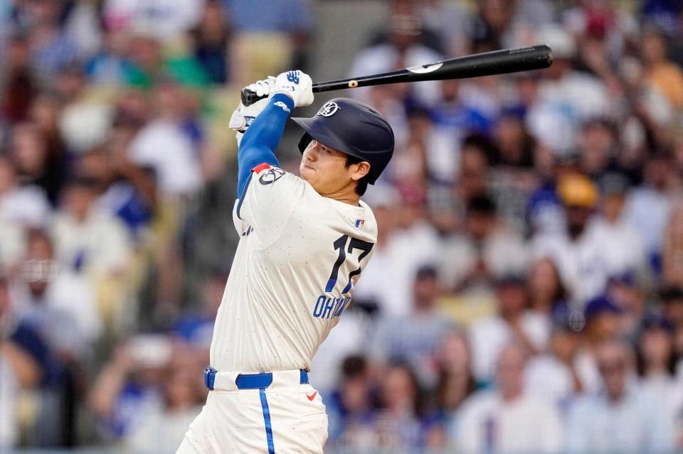 　３回、３試合連続本塁打となる２３号２ランを放つ大谷（ＡＰ＝共同）