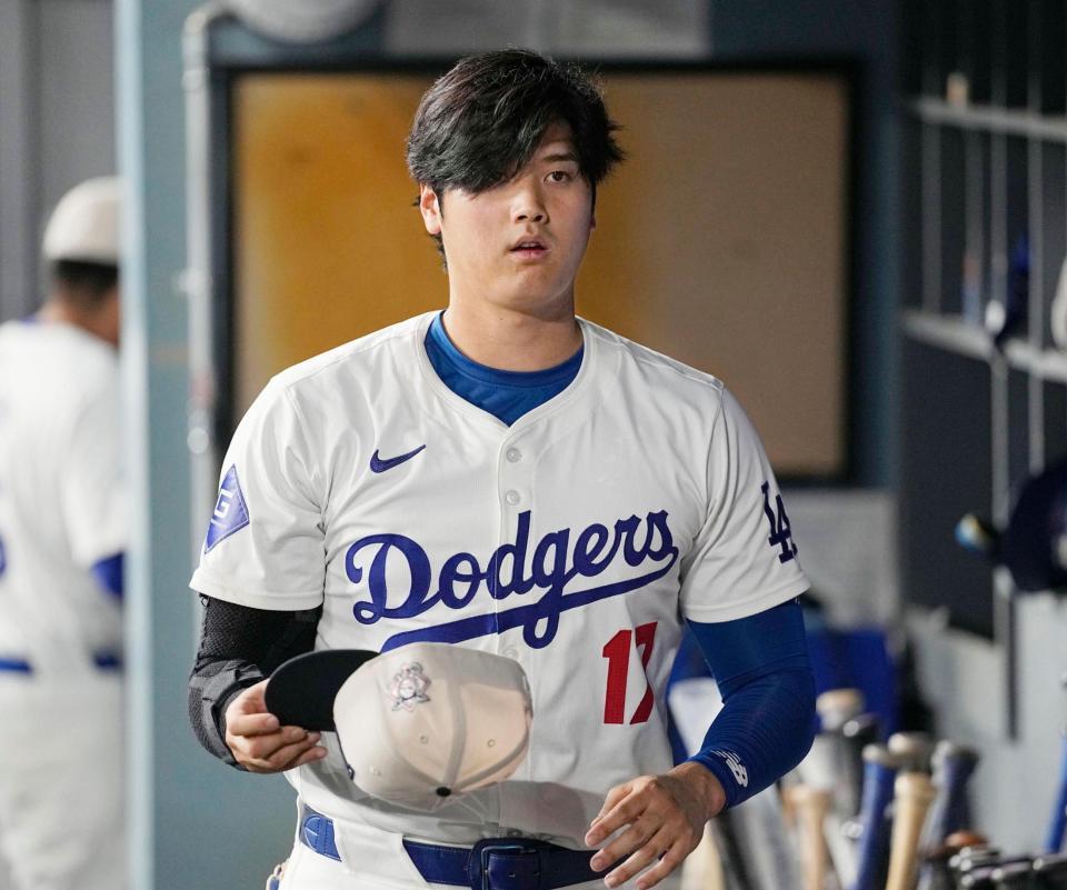 　ダイヤモンドバックスに敗れ、引き揚げるドジャース・大谷。この試合３打数無安打だった（共同）