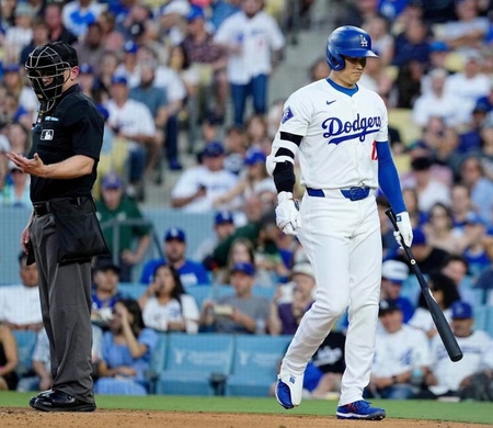 　ブルワーズ戦の３回、見逃し三振に倒れた大谷