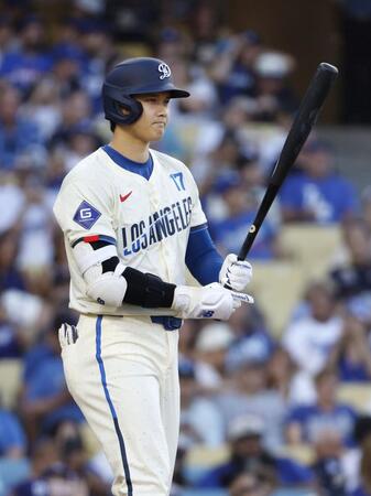 大谷翔平　３打席連続の四死球に満面笑み　一塁塁上で塁審と話し込む珍しいシーン　ＮＨＫ解説「みんな話したいんですよ」