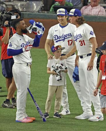 【写真】大谷翔平　球宴ロッカー公開で隣にチャーリー君がちょこん「大好き♥」