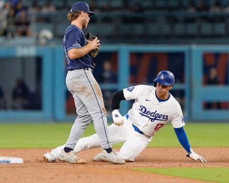 大谷翔平　４０盗塁到達で相手も祝福？ウォールズに声かけられニッコリ　二塁ベースは試合中に交換→ベンチ裏で保管