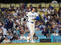 　５回、２試合連続本塁打となる４１号２ランを放つ大谷