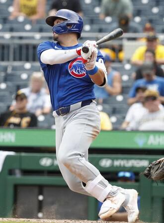 　９回、中前適時打を放つ鈴木（ＵＳＡトゥデー・ロイター＝共同）