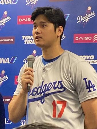 「51―51」の大谷翔平　試合後のロッカーで仲間の前で英語スピーチ　拍手と指笛で祝福