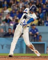 　９回、中前打を放つ大谷（共同）