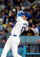 　１回、二塁打を放つ大谷