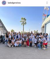 　ドジャーワイブスのインスタグラム（ｌａｄｏｄｇｅｒｗｉｖｅｓ）より