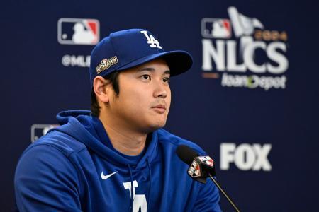 　リーグ優勝決定シリーズ第３戦を前に、記者会見するドジャース・大谷＝１５日、ニューヨーク（共同）