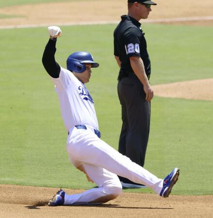 【写真】大谷負傷に日米が悲痛　黒髪美女も顔を覆う「心配すぎて何も入ってこない」