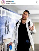 　球場入りするスタントン。ヤンキースの公式インスタグラム（ｙａｎｋｅｅｓ）より