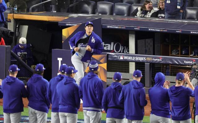 大谷翔平は左肩にサポーター装着で登場 スタメンで1人だけグラウンド