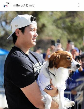 　パレードに参加したデコピン。ＭＬＢ公式インスタグラム（ｍｌｂ）より