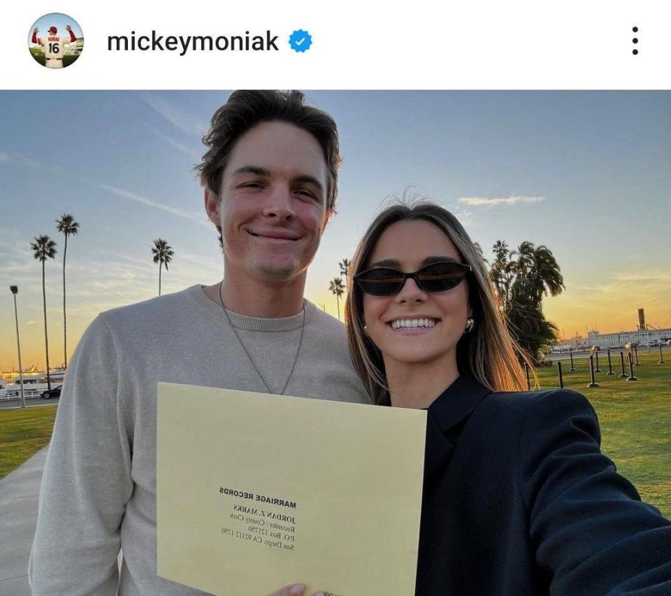 　モニアックのインスタグラム（ｍｉｃｋｅｙｍｏｎｉａｋ）より 