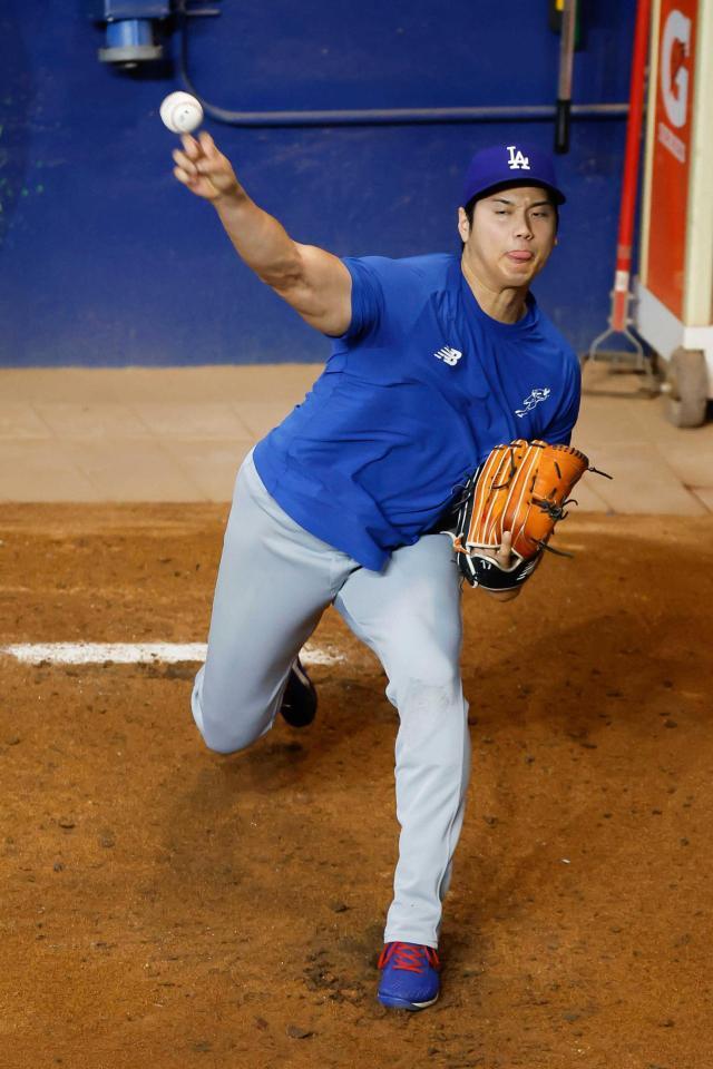 　マーリンズ戦前にブルペンで投球練習するドジャース・大谷＝マイアミ（共同）