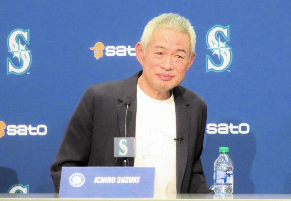 　特別なＴシャツを着て会見に臨んだイチロー氏（撮影・小林信行）