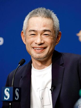 　アジア人で初めての米国野球殿堂入りし、笑顔で記者会見するイチロー氏（共同）