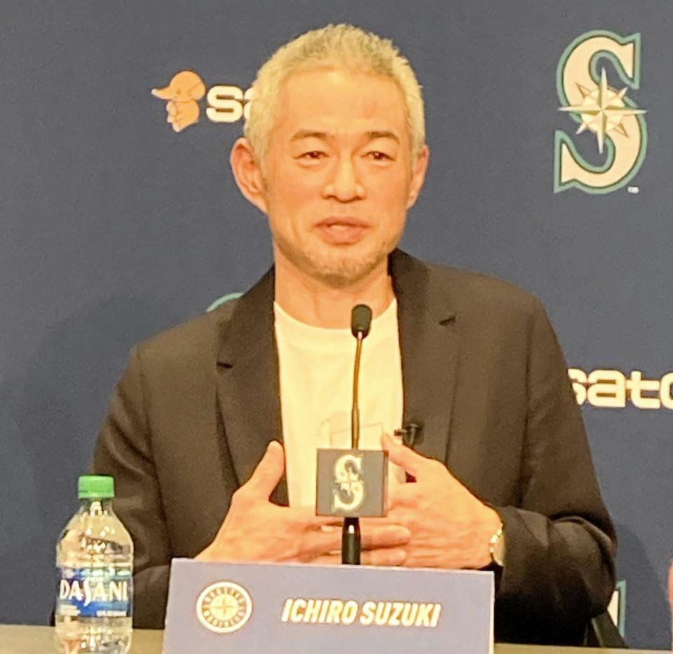 　会見で思いを語るイチロー氏（撮影・小林信行）