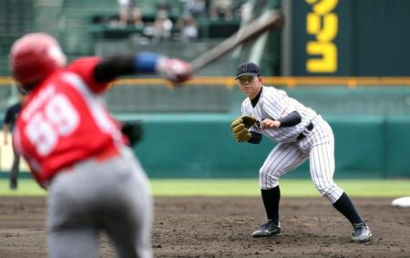 　キューバ戦に先発し力投する小笠原慎之介（２０１５年９月）