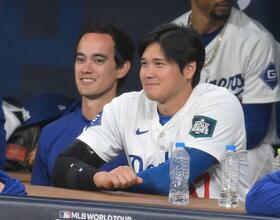 ドジャース・大谷翔平（右）とウィル・アイアトン氏＝２０２４年３月