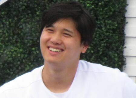 「ヒーローと会う翔平」大谷翔平がロスの消防署を訪問 山火事の消火活動に感謝 消防車に乗る様子も