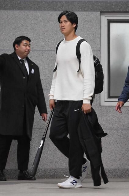 大谷翔平 おしゃれスニーカーがカッコいい！ニューバランスのロゴが