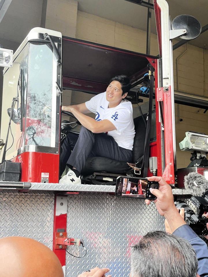 　ロスの消防署を訪問した大谷翔平（代表撮影）