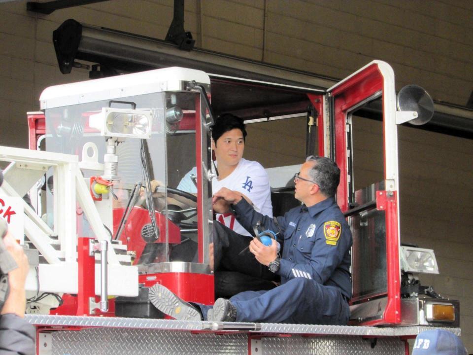 　ロスの消防署を訪問した大谷翔平（代表撮影）