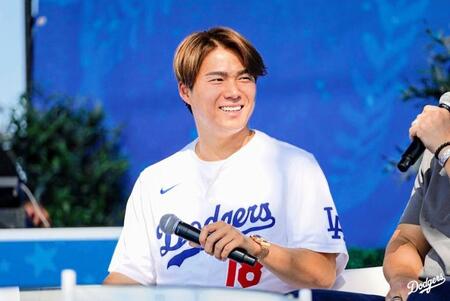 　トークショーで質問に答える山本（ロサンゼルス・ドジャース提供）