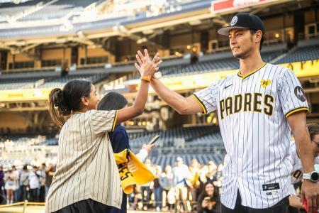 ダルビッシュ、今季へ意欲 佐々木の移籍「仕方ない」