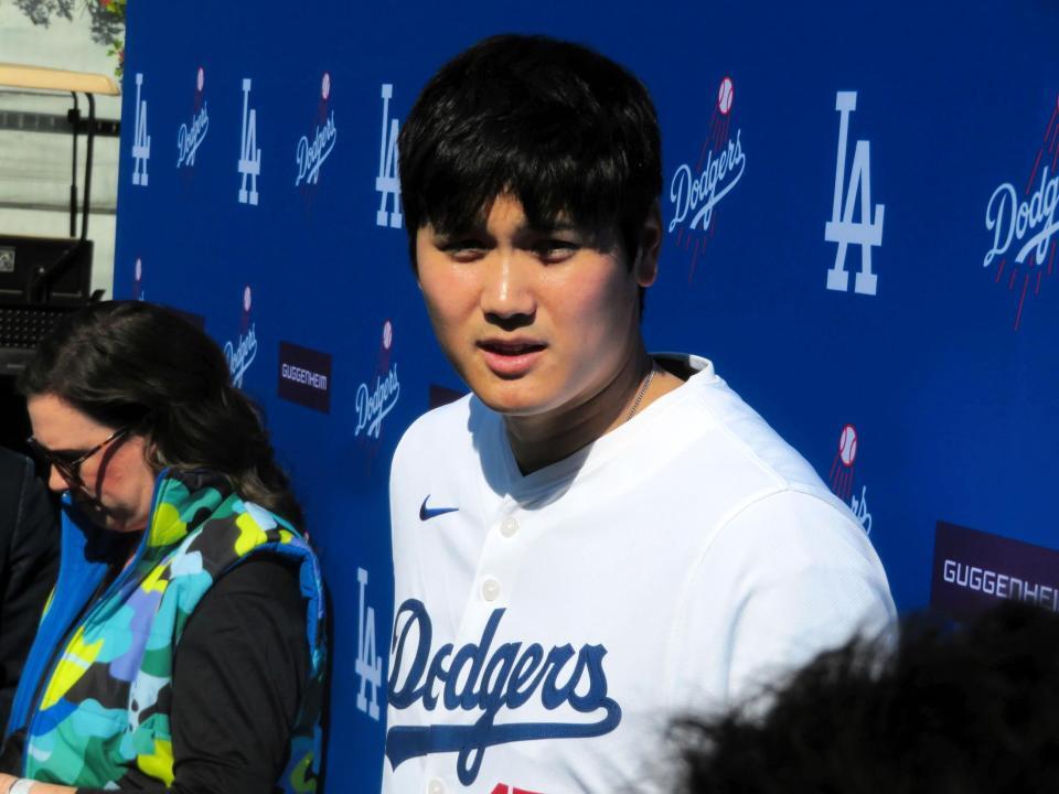 　報道陣の質問に答える大谷（撮影・小林信行）